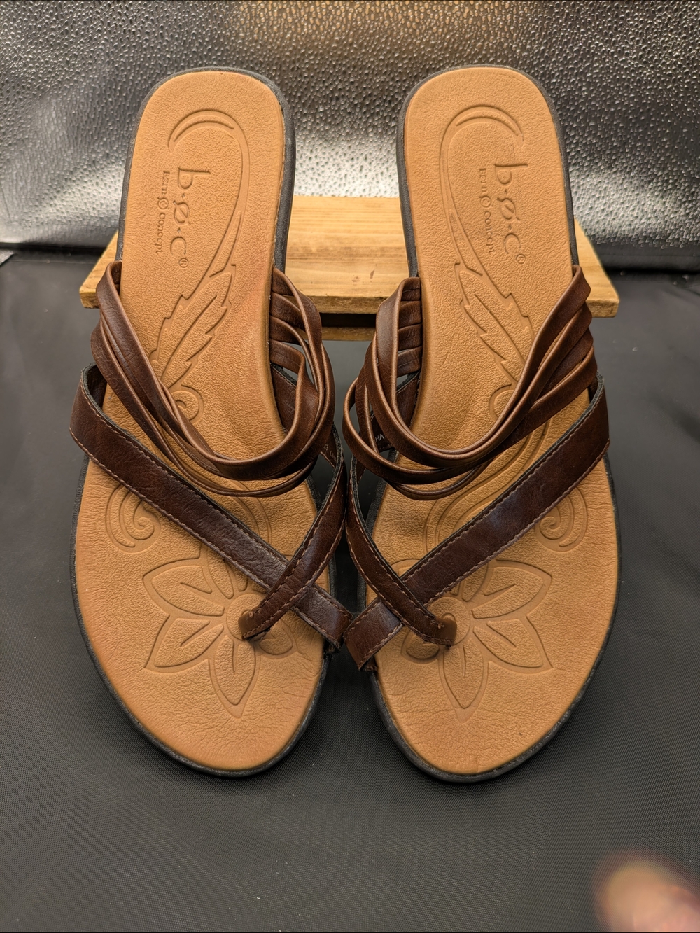 b.o.c. Brown Leather-Strap Women’s Sandals Sz 11